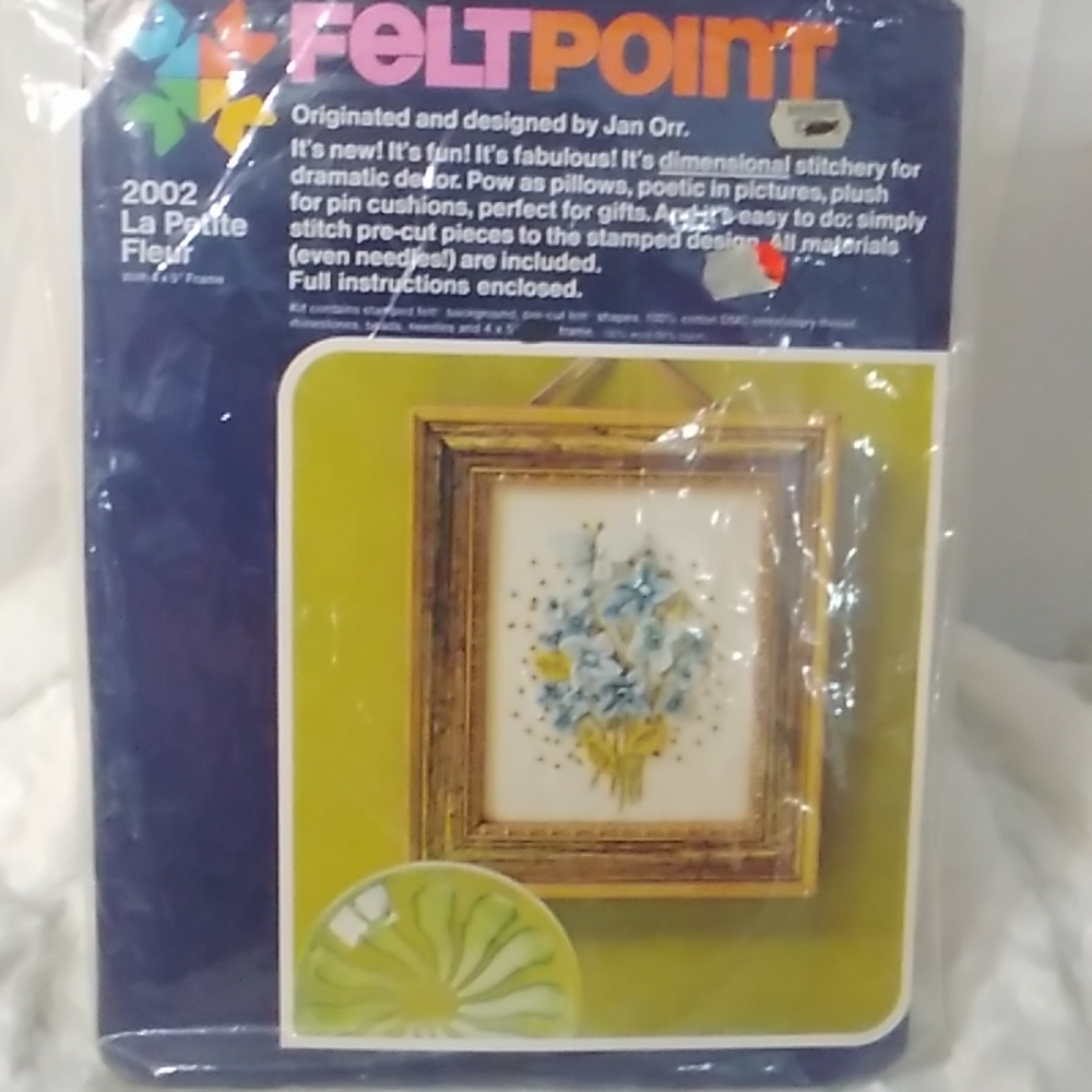 Vtg. Floral felt 3D floral stitching kit